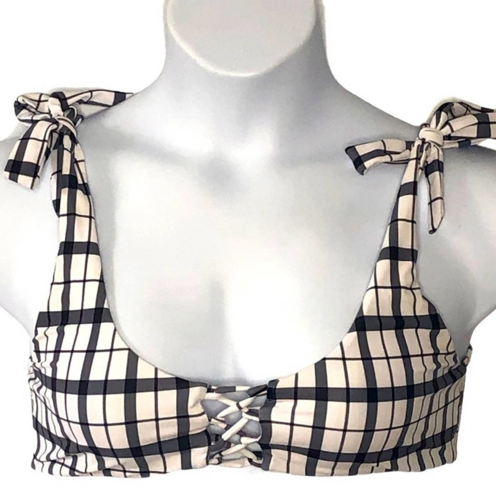 ZAFUL BLACK and WHITE STRIPED BIKINI TOP